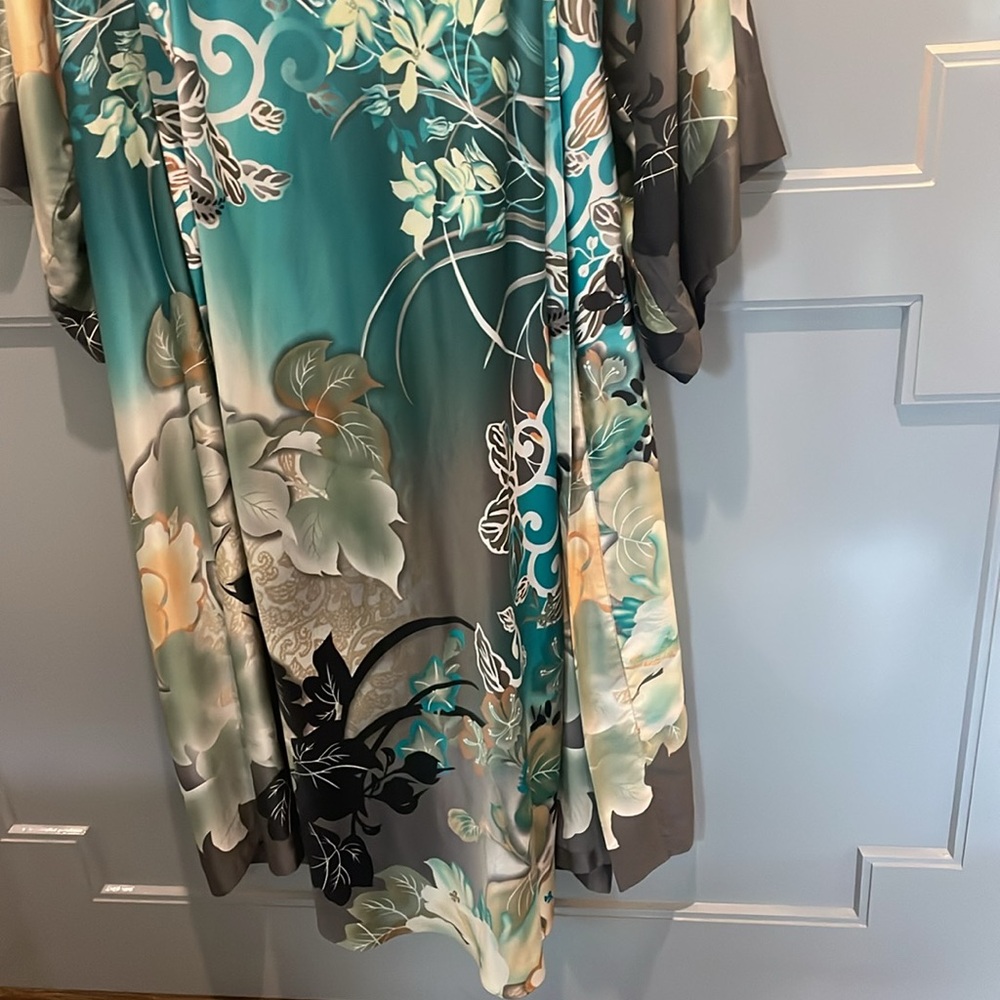 Natori Vintage Silk Nightgown and Robe - Picture 2 of 4